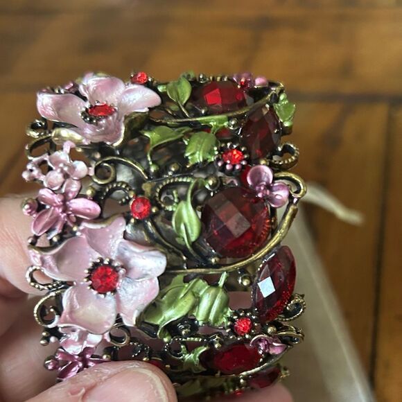 Vintage stunning Floral Enamel and Gemstone Bracelet - Picture 8 of 9
